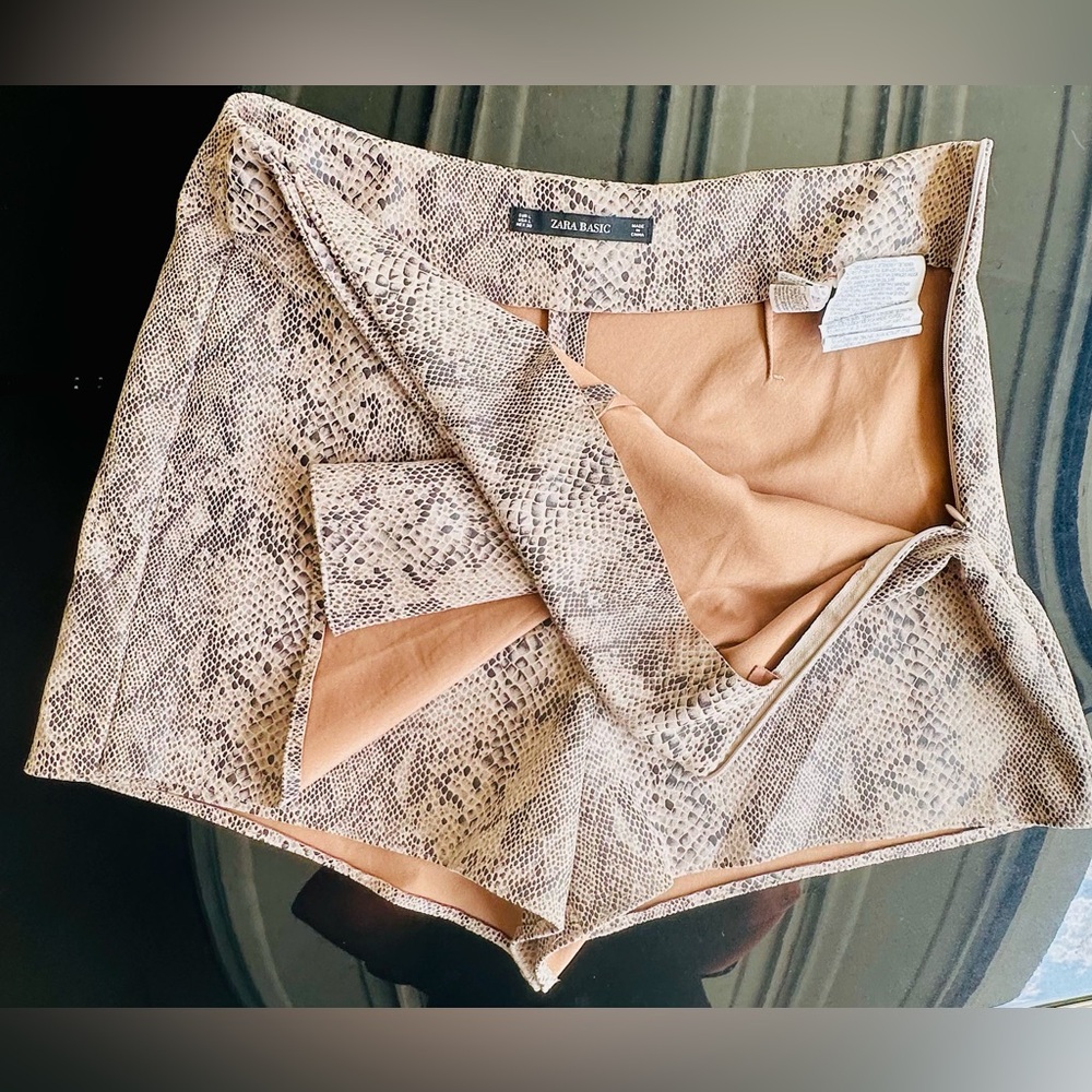 Zara Basic Snake-Print Skort • Size L • Neutral Beige / Tan - Picture 4 of 4